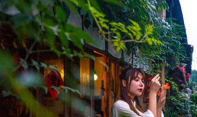 白敬亭因《你是我的城池营垒》获“三月男友”称号，他是怎样回应的？